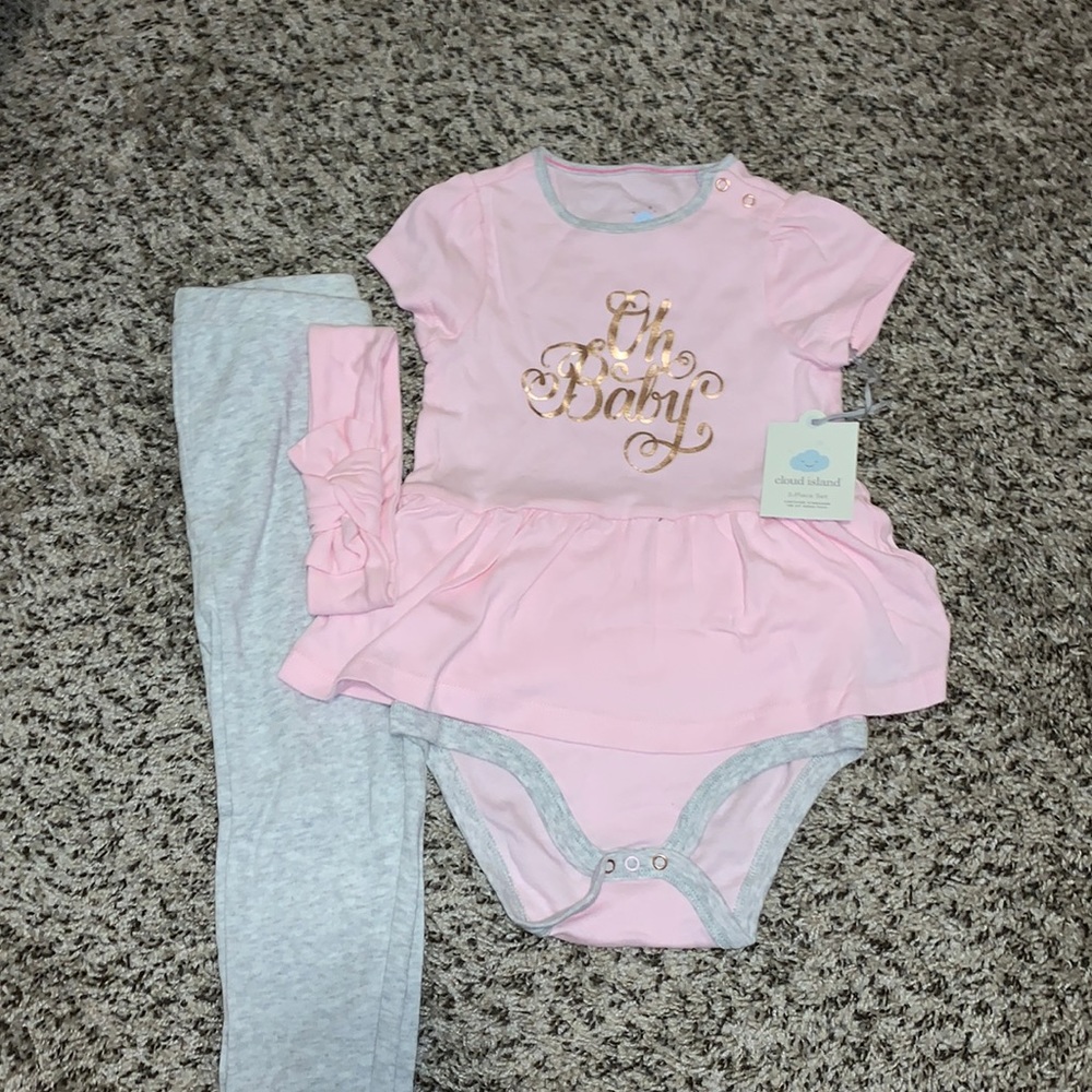 Three piece leggings outfit.